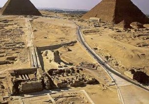 Giza, Amarna  lodge area, foreground. Later destroyed for further excavation.