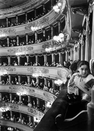 Alfred Eisenstaedt, photography. (La Scala, Milan, 1934).