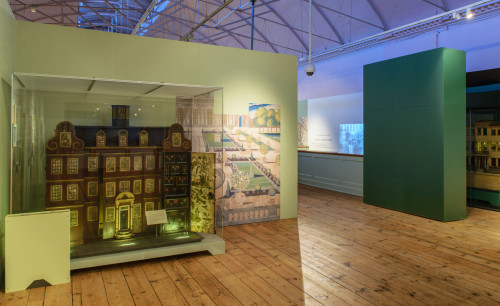 Victoria & Albert Museum. Small Stories; History of Dollhouses. 2016.