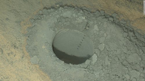 Hole dug on Mars, Curiosity rover.